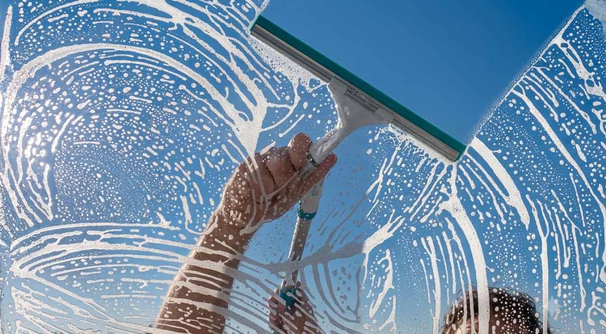 Residential window cleaning service in Glendale, CA for clearer, brighter home windows